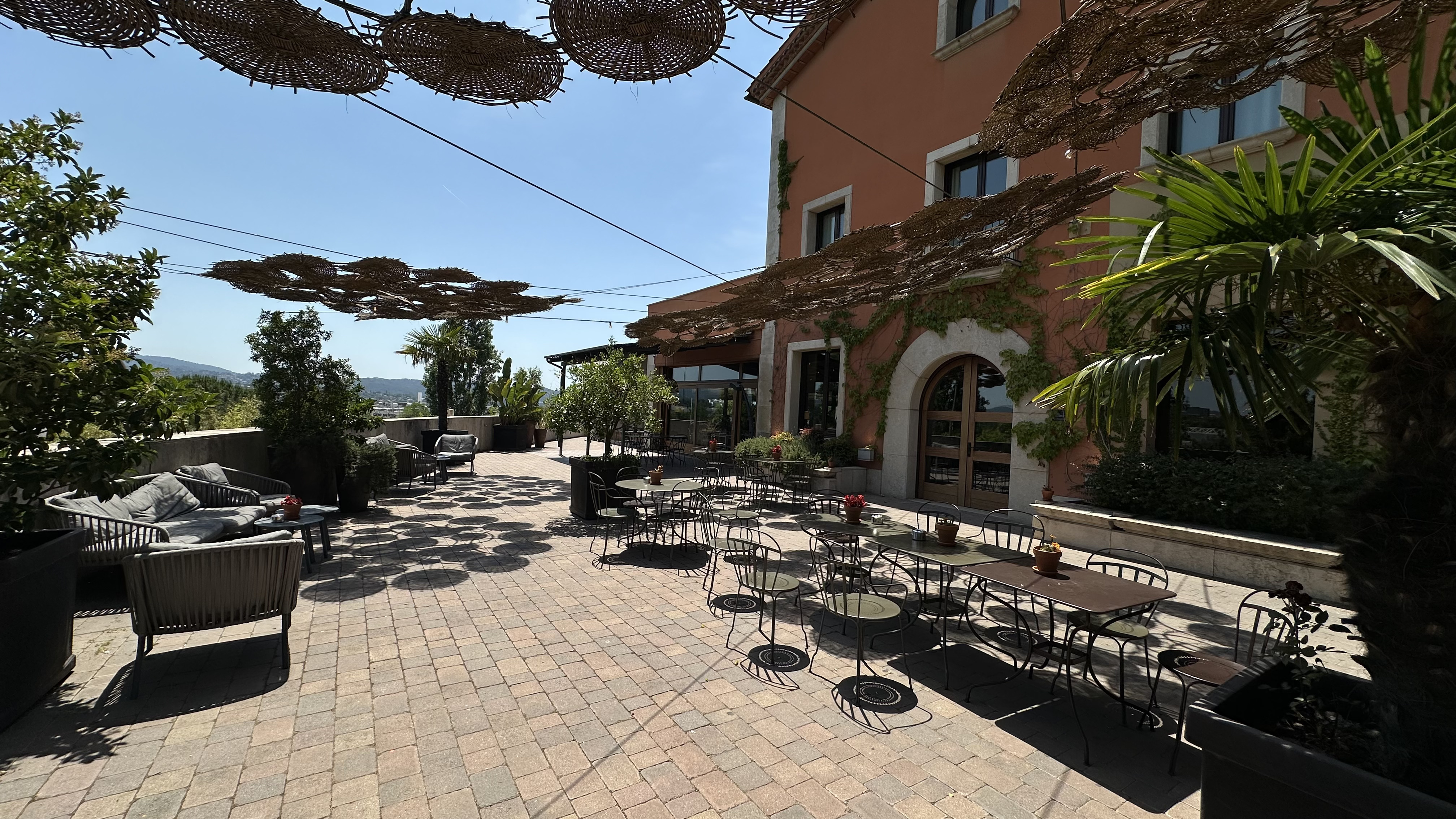 Терраса QGAT Restaurant
